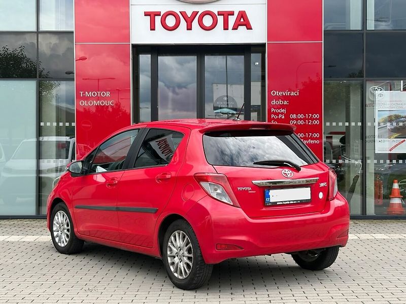 Toyota Yaris 1.3 Style VIP senso smart - fotka 2 z 14