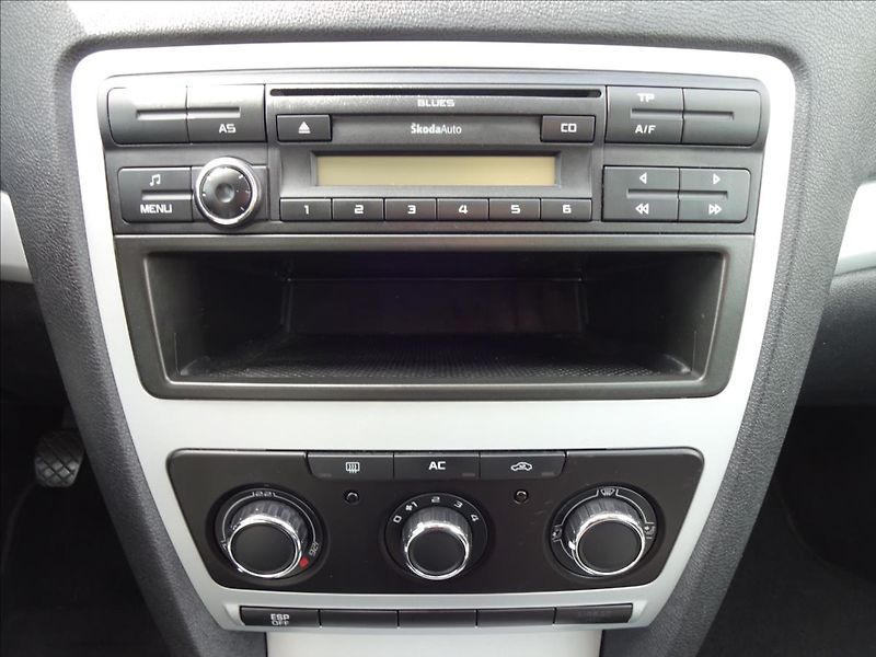Škoda Octavia II 1,4 TSI 90kW GO MOTORU - fotka 34 z 50