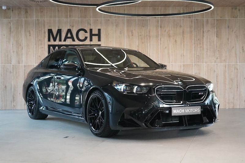 BMW M5 B&W, Ventilace, Panorama, HUD - fotka 4 z 50
