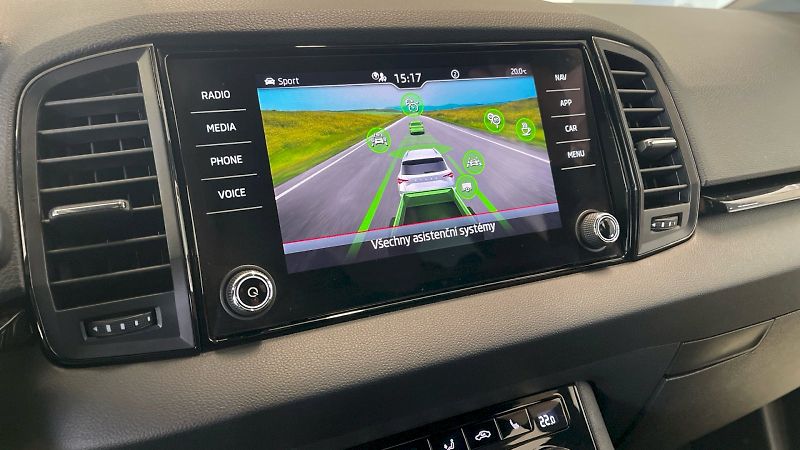 Škoda Karoq (2022) Sportline 1.5 TSI 110kW - fotka 31 z 33