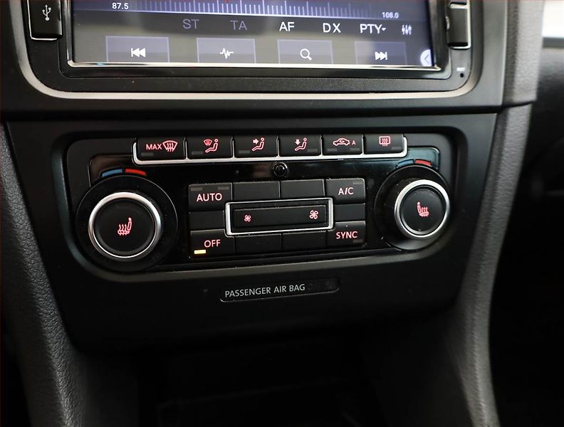 Volkswagen Golf (2013) 1.4 TSI, Serv.kniha, Xenony - fotka 10 z 20