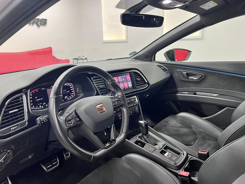 Seat Leon Cupra 300 2.0 TFSI 4x4 DSG - fotka 18 z 42