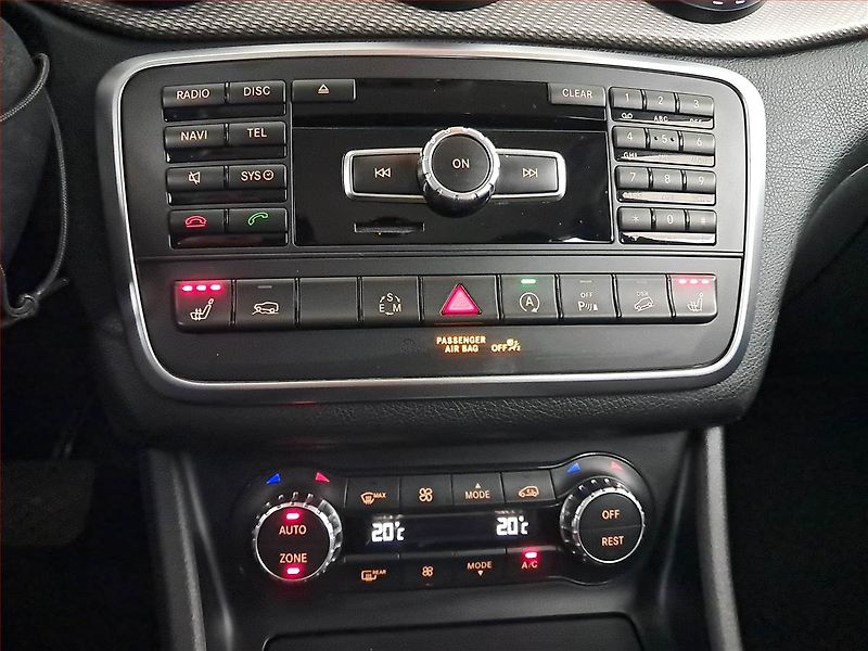 Mercedes-Benz GLA (2015) 220 CDI 4MATIC, 4X4 - fotka 17 z 23