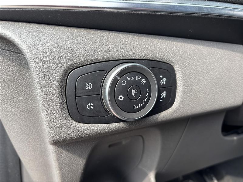 Ford Tourneo Custom 2,0 EcoBlue 125Wk Titanium L1 - fotka 23 z 37