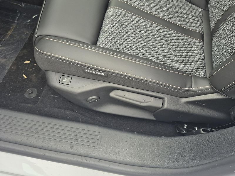 Peugeot 308 (2026) SW ALLURE Hybrid 145 e-DCS6 - fotka 16 z 23