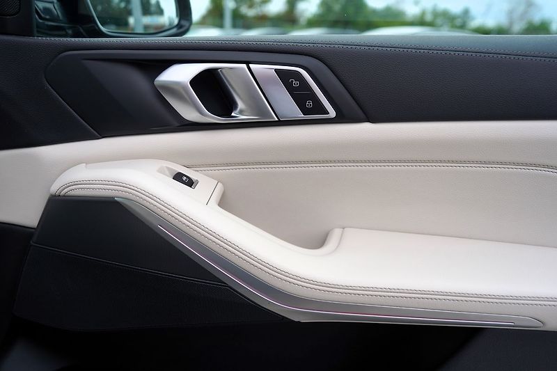 BMW X5 40i xDrive/340 PS/tažné/panora - fotka 25 z 47