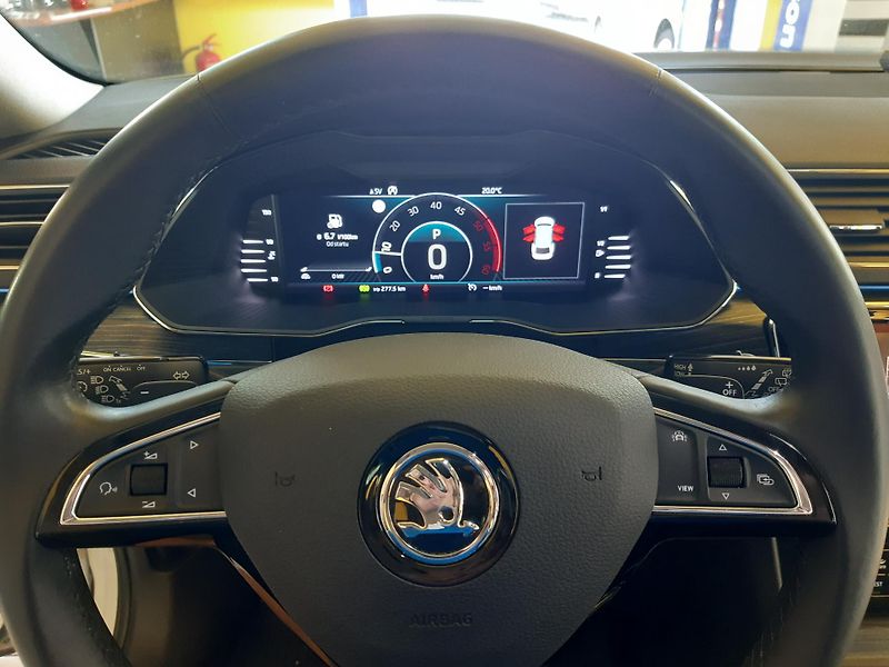 Škoda Superb 2.0 TDI Combi STYLE +  - fotka 16 z 31