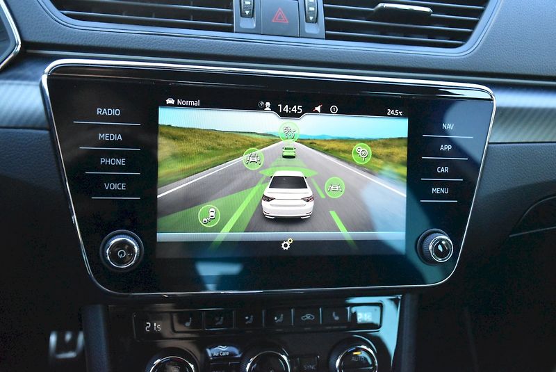 Škoda Superb (2021) Sportline 1.5 TSI DSG - fotka 23 z 35