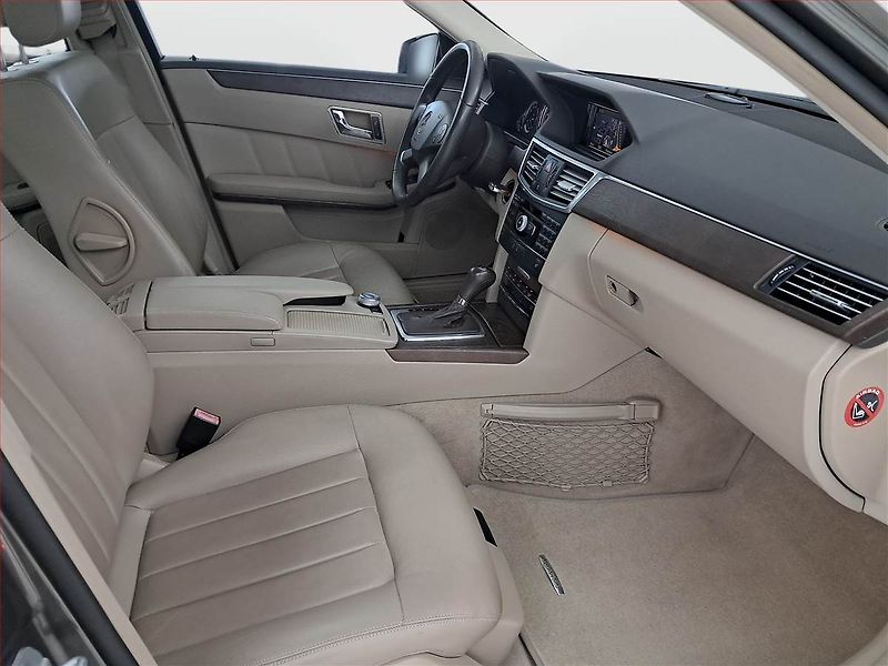 Mercedes-Benz Třídy E (2009) E 220 CDI, Automat, Kůže, Navi - fotka 9 z 20