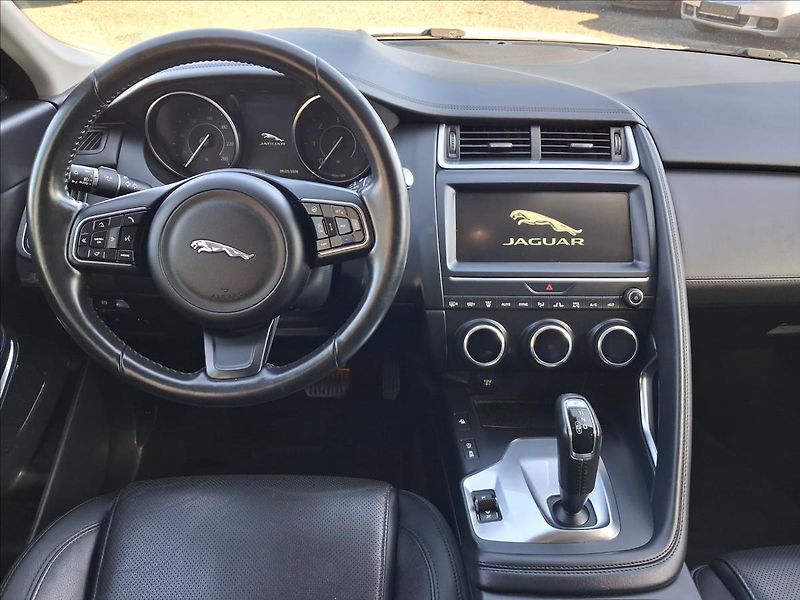 Jaguar E-Pace 2,0 SE - fotka 11 z 17