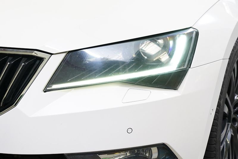 Škoda Superb - fotka 9 z 28