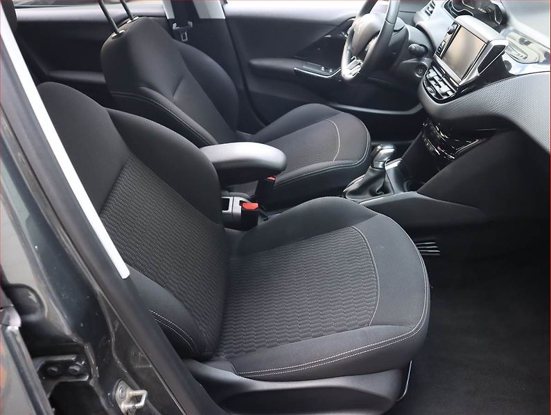 Peugeot 208 (2017) 1.2 PureTech, Serv.kniha - fotka 9 z 19