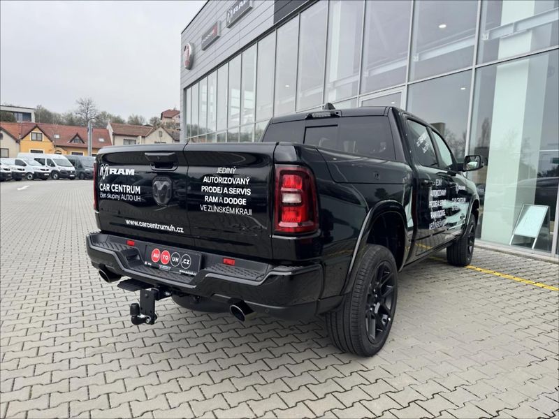 Dodge RAM (2025) 3,0 R6  Laramie Night - fotka 7 z 21