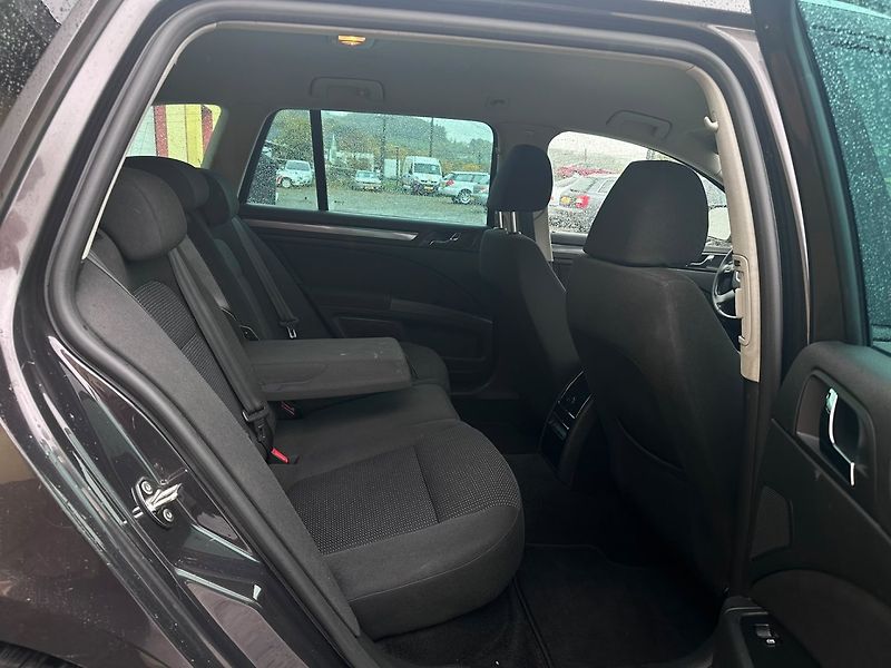 Škoda Superb (2011) 2.0TDi VýhřevSedadel/Serv.Knih - fotka 17 z 25