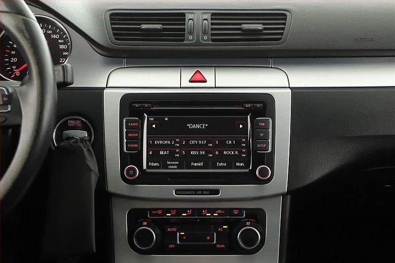 Volkswagen Passat CC (2009) 2.0 TDI, Xenony, Tempomat - fotka 9 z 17