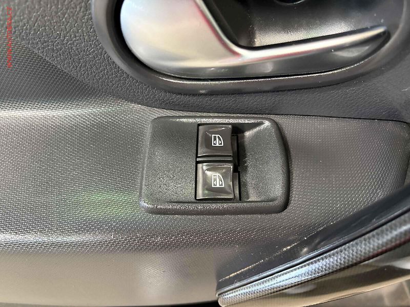 Dacia Sandero (2018) 0.9 TCe, servis.kniha, AC - fotka 12 z 14