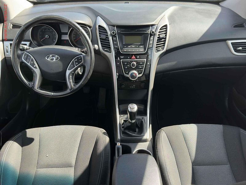 Hyundai i30 (2017) 1.6 GDI, 2.maj,ČR, servis - fotka 8 z 18