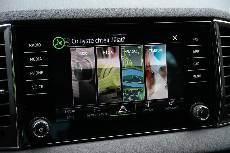 Škoda Karoq 1.5 TSI 110 kW, Kamera,Keyless - fotka 30 z 41