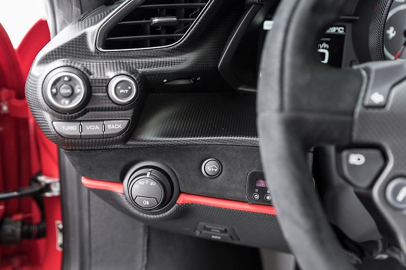 Ferrari 488 Pista PILOTI - fotka 10 z 26