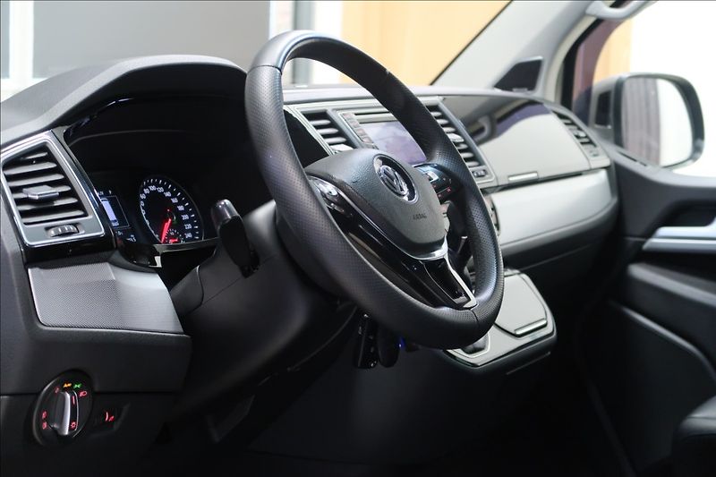 Volkswagen Multivan 2,0 TDI DSG 4MOTION HIGHLINE - fotka 9 z 45