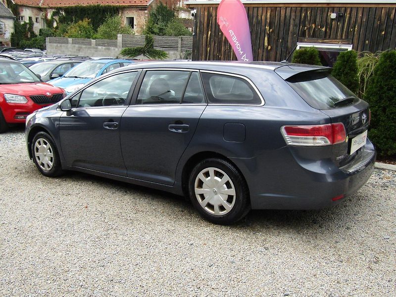 Toyota Avensis (2010) 1.6 16V  97kW  ZIMNÍ PNEU - fotka 4 z 37