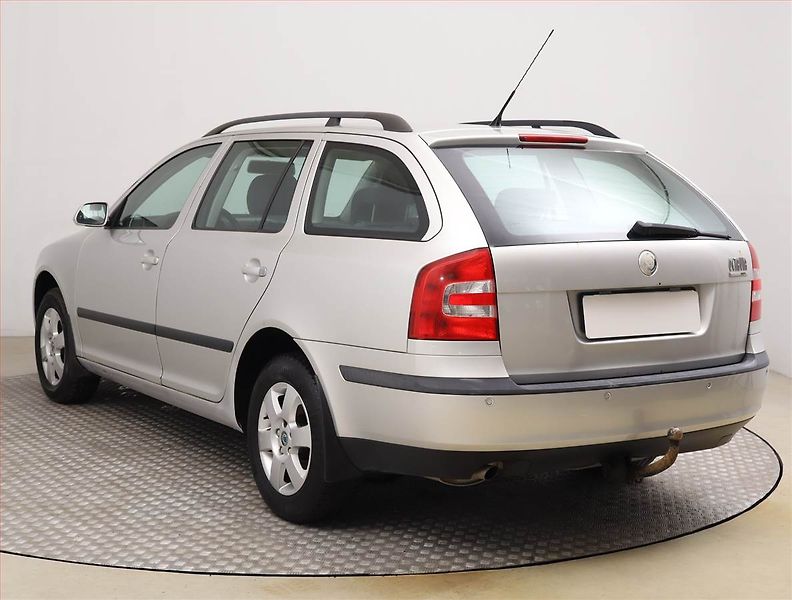 Škoda Octavia (2007) Ambiente 1.6, nová STK, Tažné - fotka 4 z 15