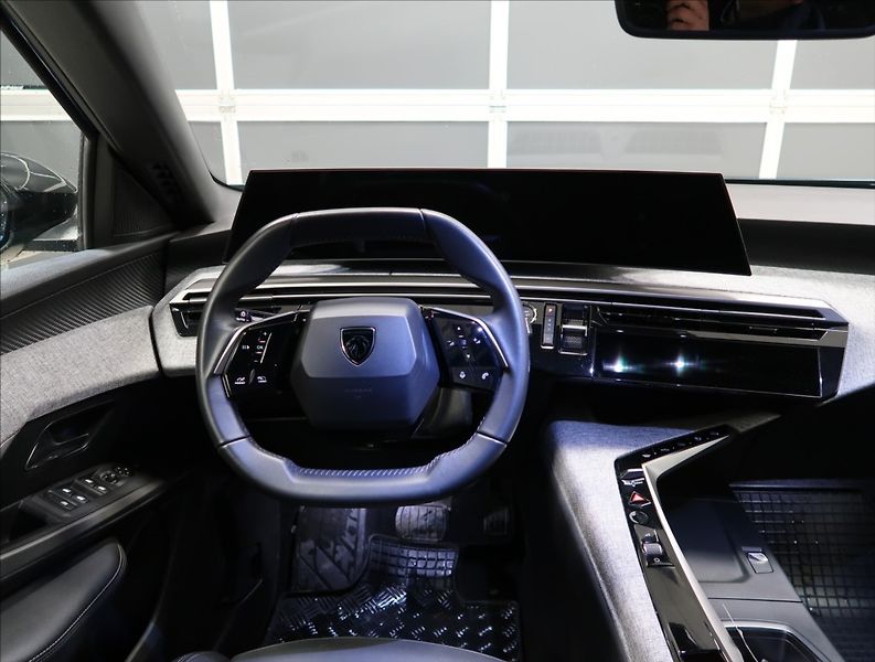 Peugeot 3008 1,2 ALLURE Hybrid 145 e-DCS6 - fotka 13 z 27