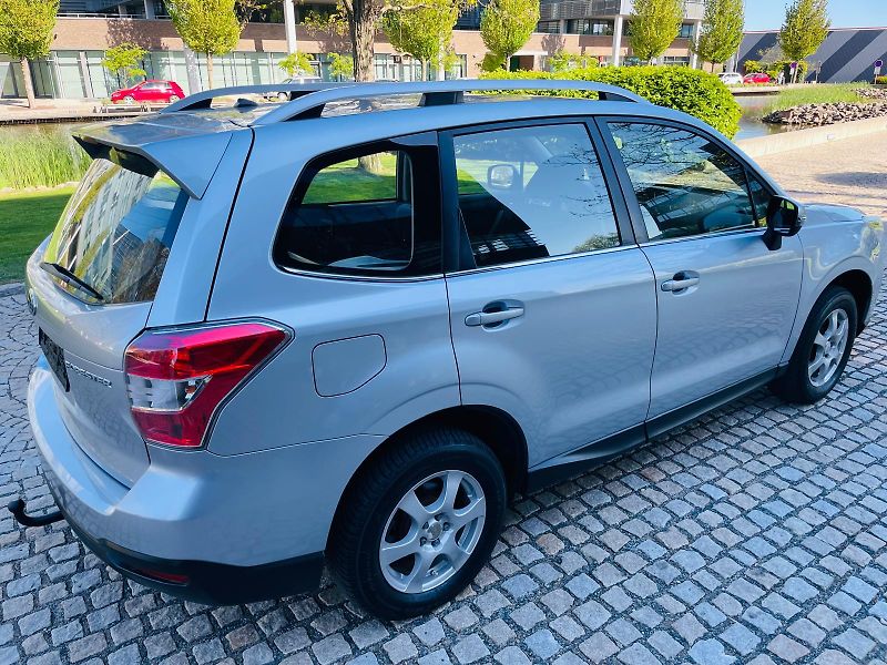 Subaru Forester 2.0i 4x4 AUT TAŽNÉ SERVISKA - fotka 10 z 43