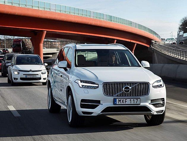 Volvo XC90 s autonomním řízením.