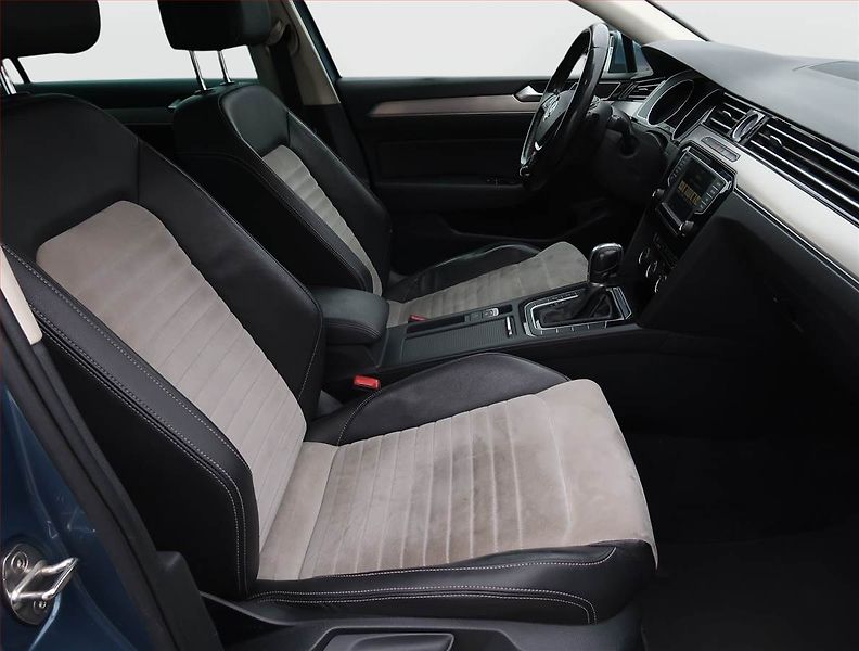 Volkswagen Passat (2016) Highline 2.0 TDI, Automat - fotka 9 z 21