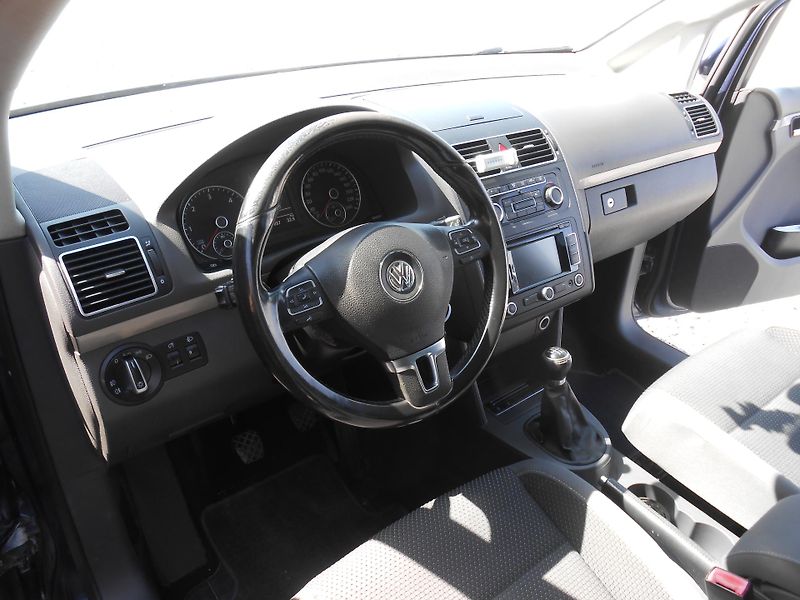 Volkswagen Touran 1.6TDi, NAVI,7Míst!!! - fotka 28 z 43