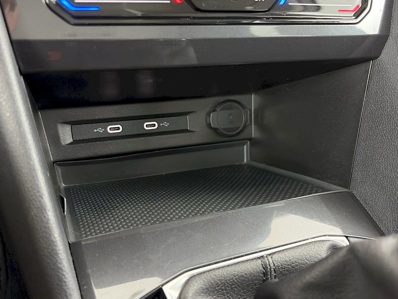 Volkswagen Tiguan Allspace (2022) Life 2.0 TDI 110kW - fotka 21 z 33