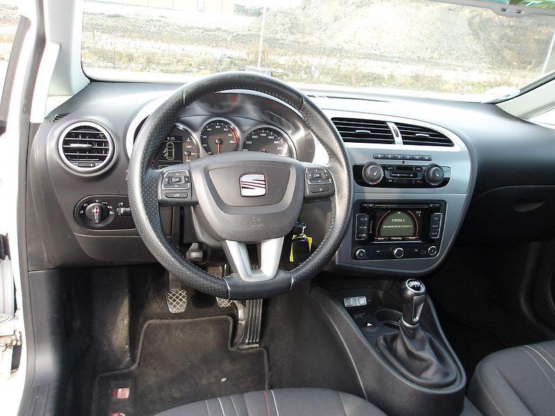 Seat Leon 1,4TSi NAJ.147000km ! NAVI ! - fotka 20 z 38