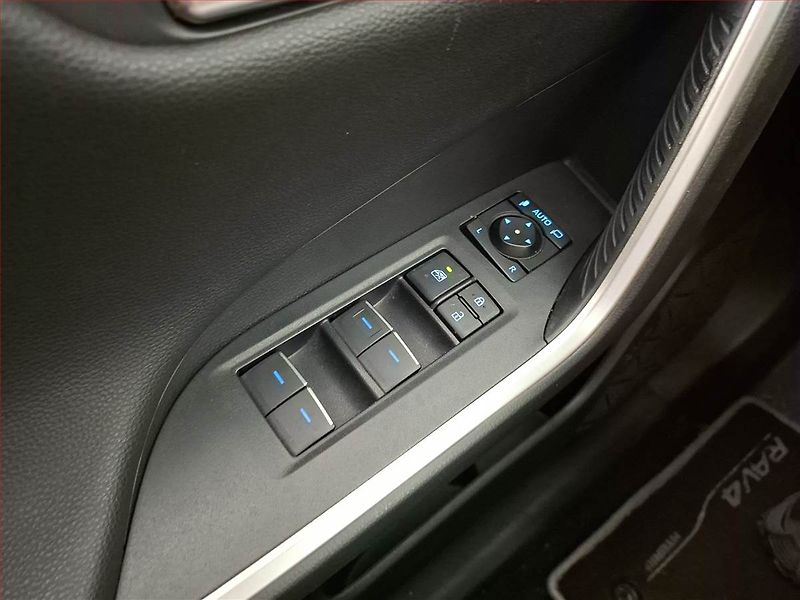 Toyota RAV4 (2023) Executive 2.5 Hybrid - fotka 14 z 15