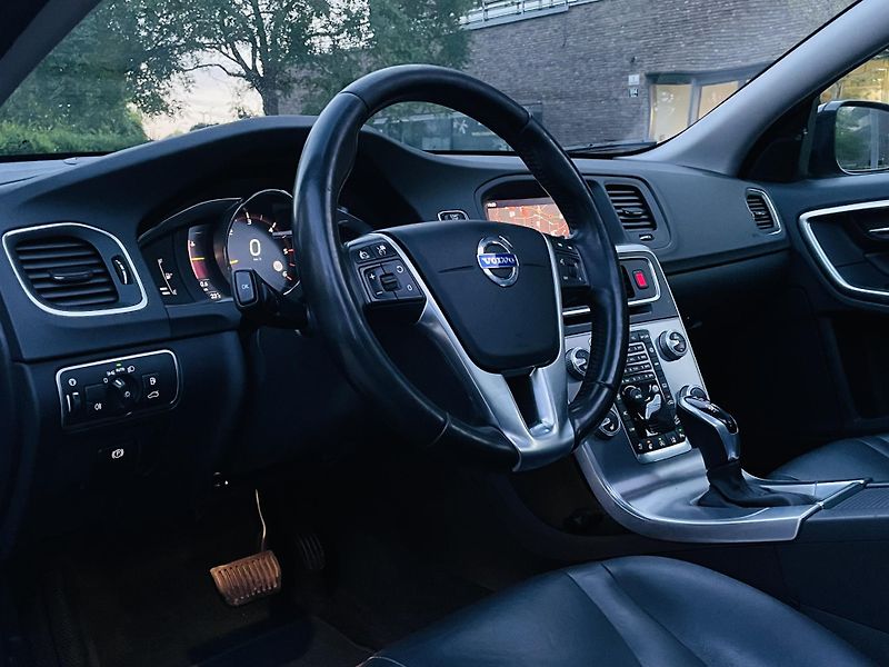 Volvo V60 2.4D4 5V AUTOMAT KAMERA TAŽNÉ - fotka 26 z 46