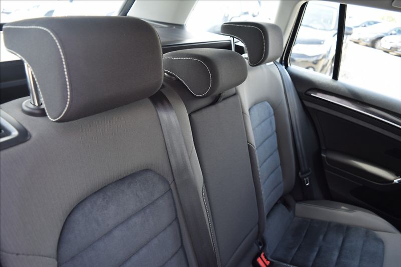 Volkswagen Golf 2,0 TDI 110KW KAMERA XENONY - fotka 21 z 48