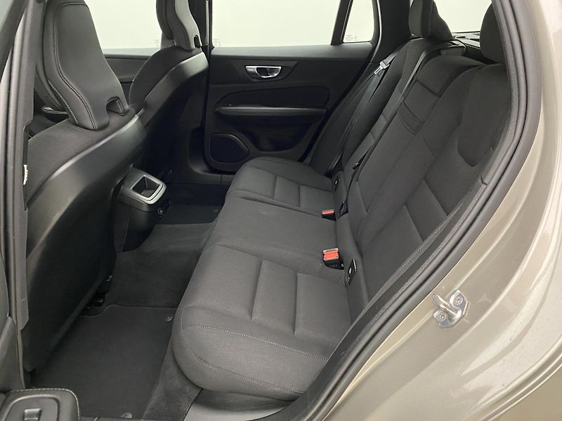 Volvo V60 D3 MOMENTUM AUT - fotka 5 z 41