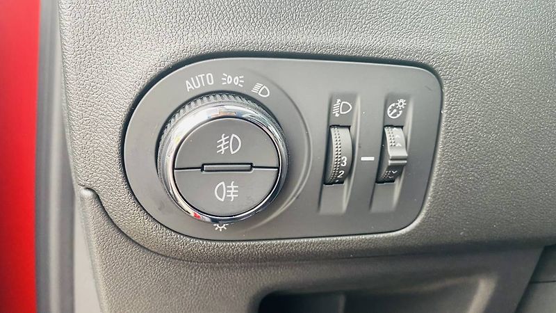 Opel Crossland Elegance F 12 XHT 96kW/130HP A - fotka 10 z 25