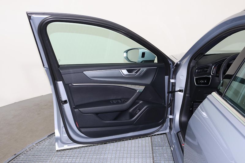 Audi A6 Avant Sline 50 TDI quattro tiptronic - fotka 7 z 25