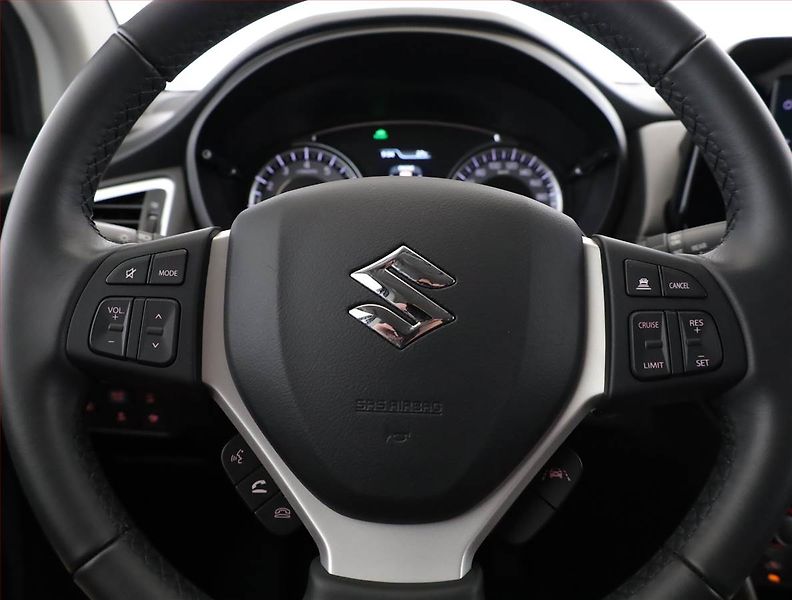 Suzuki SX4 S-Cross (2023) 1.5 Hybrid - fotka 8 z 16