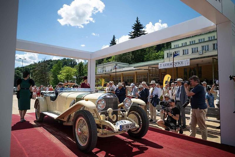 Automobilové skvosty byly k vidění v sobotu v lázeňském městě, kde se při závěru akce Concours d’Elegance Luhačovice 2026 představilo více než 50 historických automobilů z několika evropských zemí.