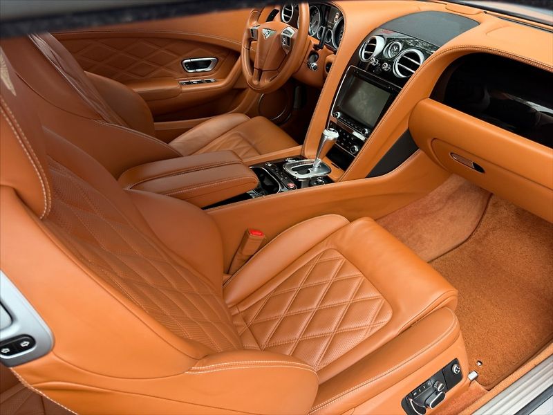 Bentley Continental GT 6,0 W12 GT 460kW-SPEED-4WD - fotka 10 z 32