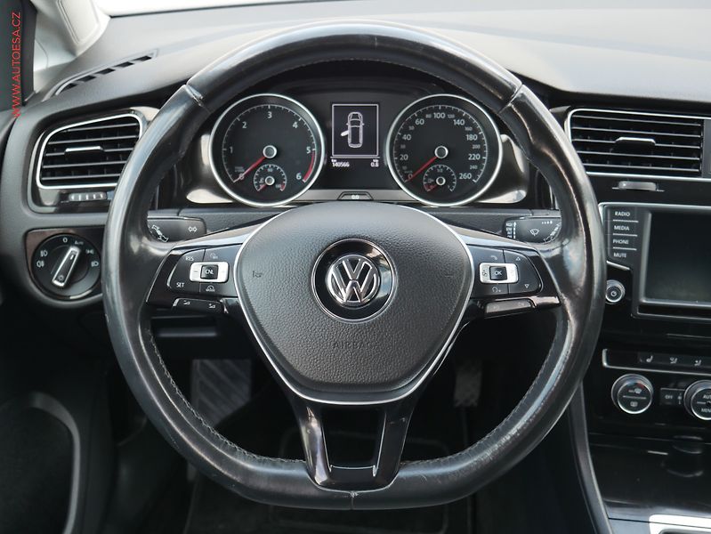 Volkswagen Golf (2015) 2.0TDi, 1.maj,ČR, Highline - fotka 11 z 22