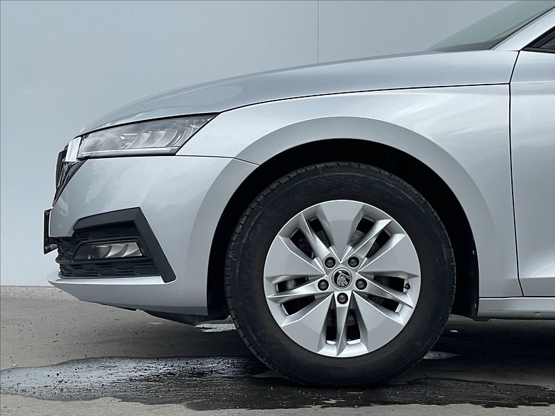 Škoda Octavia 2,0 TDI Combi Ambition Plus - fotka 20 z 23