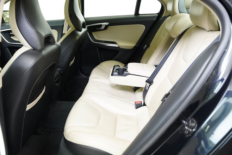 Volvo S60 - fotka 23 z 25