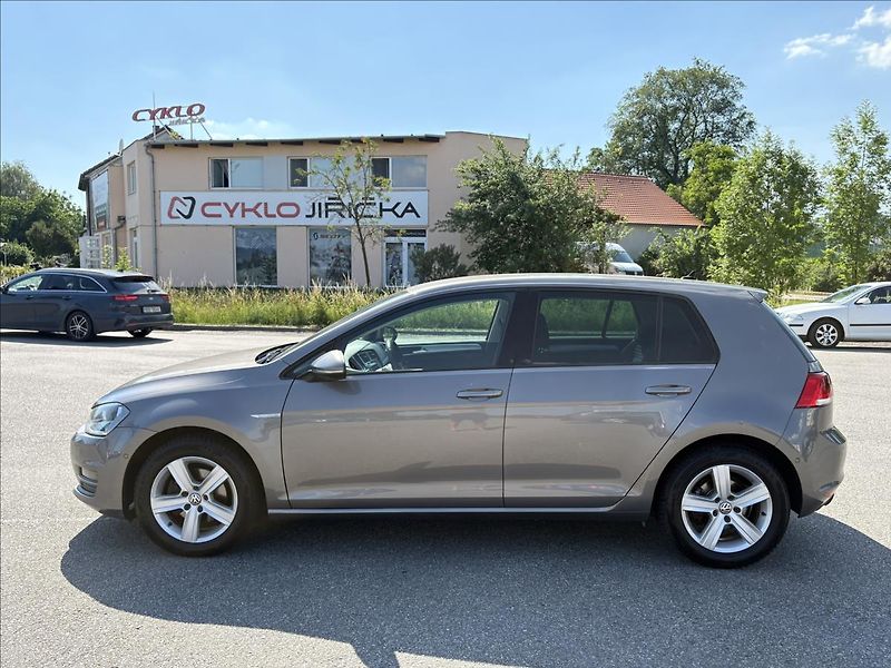 Volkswagen Golf 2,0 TDi 110kW Cup,Navi,Kamera - fotka 36 z 38