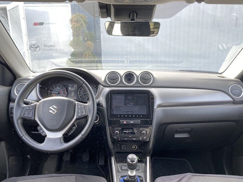 Suzuki Vitara 1.4BoosterJet, 18tis km, navi - fotka 9 z 17
