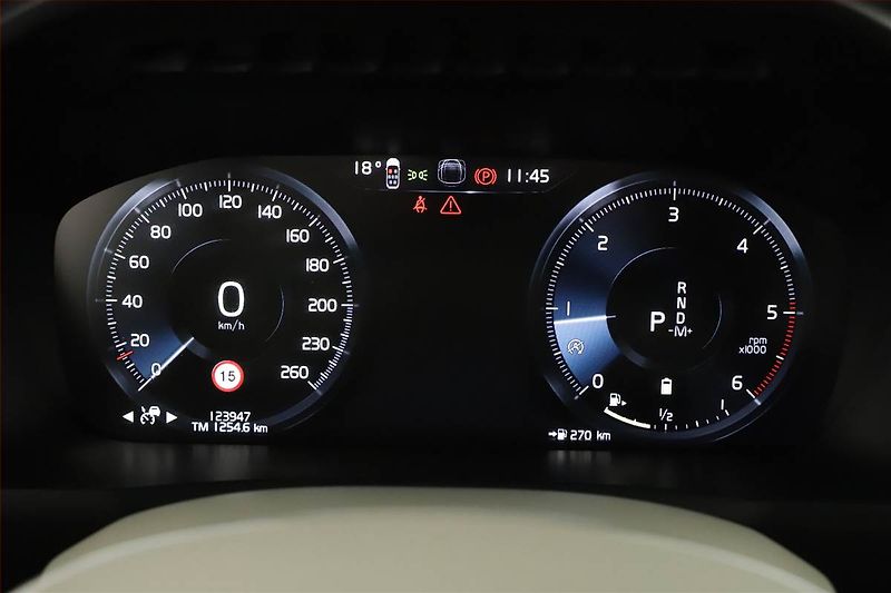 Volvo XC90 (2021) B5 AWD - fotka 10 z 21