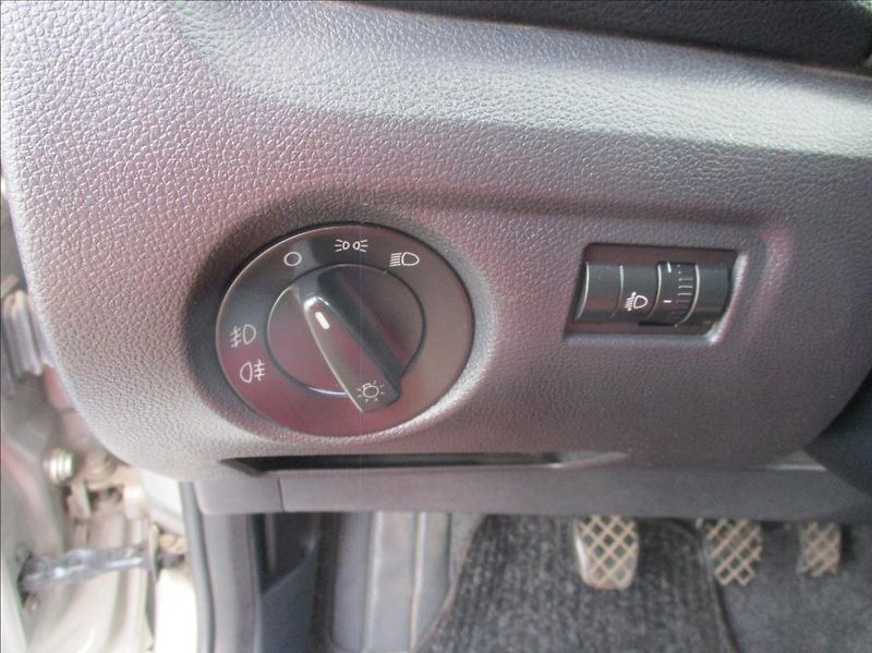 Škoda Fabia 1,4 i 16v, klima,servis,1.maj, - fotka 19 z 33
