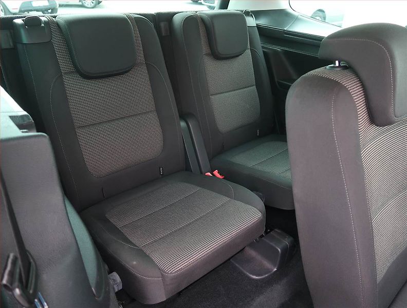 Volkswagen Sharan (2015) 2.0 TDI, 7 míst, Navi - fotka 19 z 28